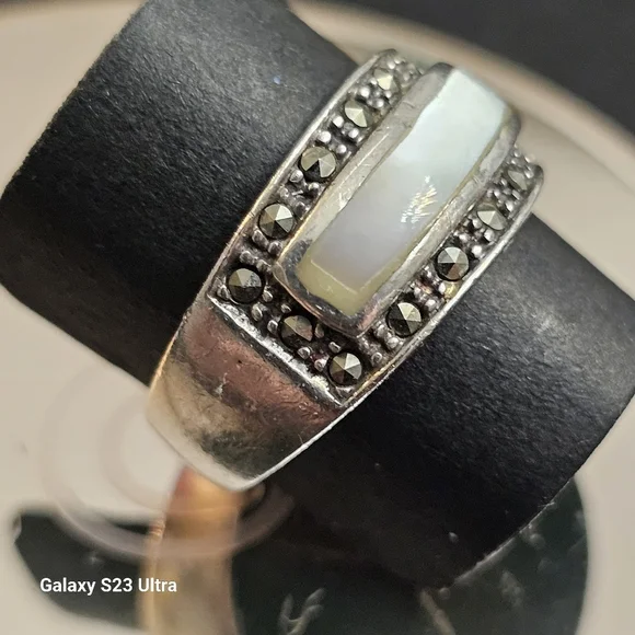 925 Sterling Silver Vintage Real Mother-of-Pearl and Marcasite Gem Ring Size 6 - Picture 6 of 9